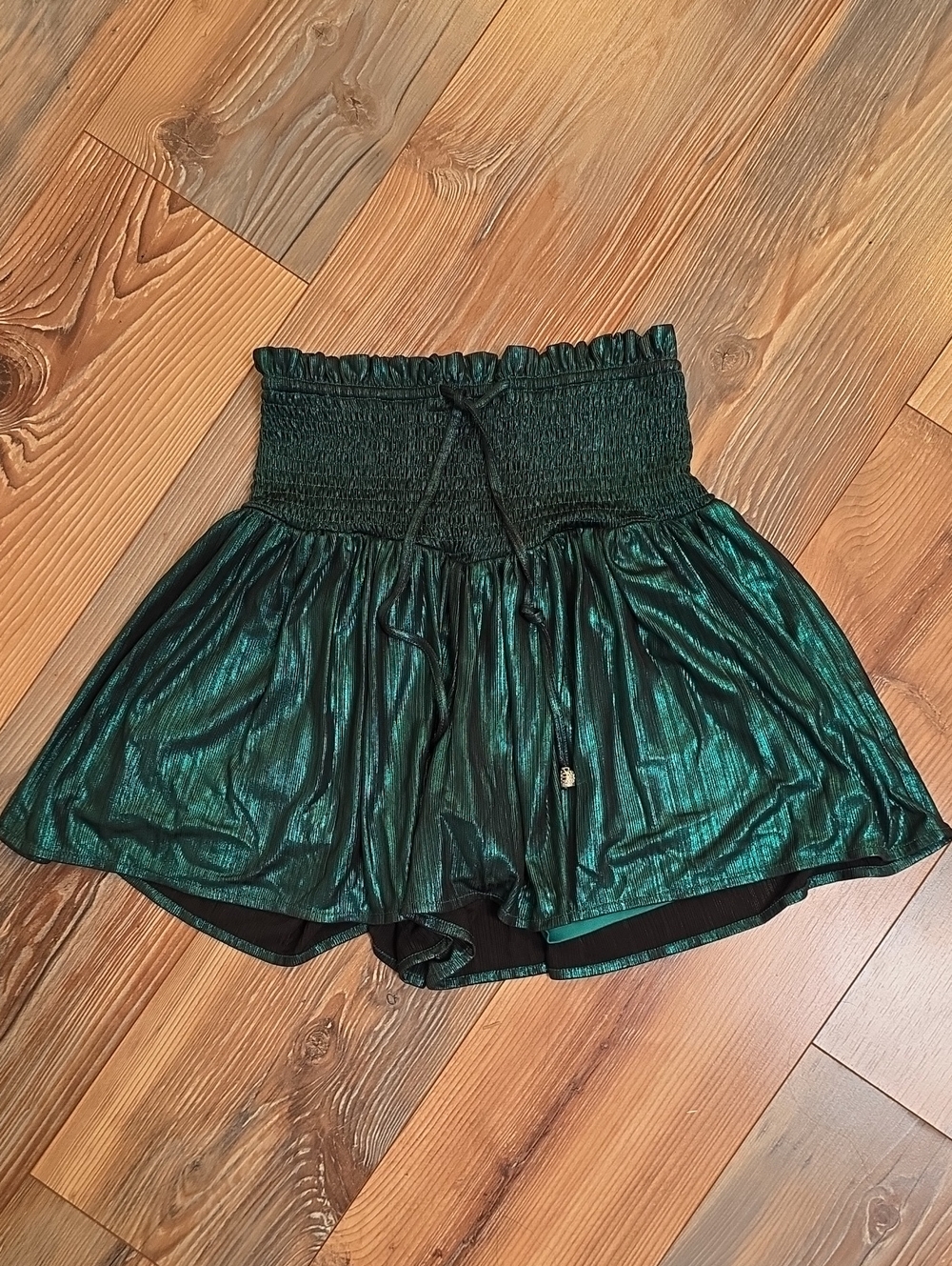 entro Emerald Metallic Smocked Waist SHORTS
